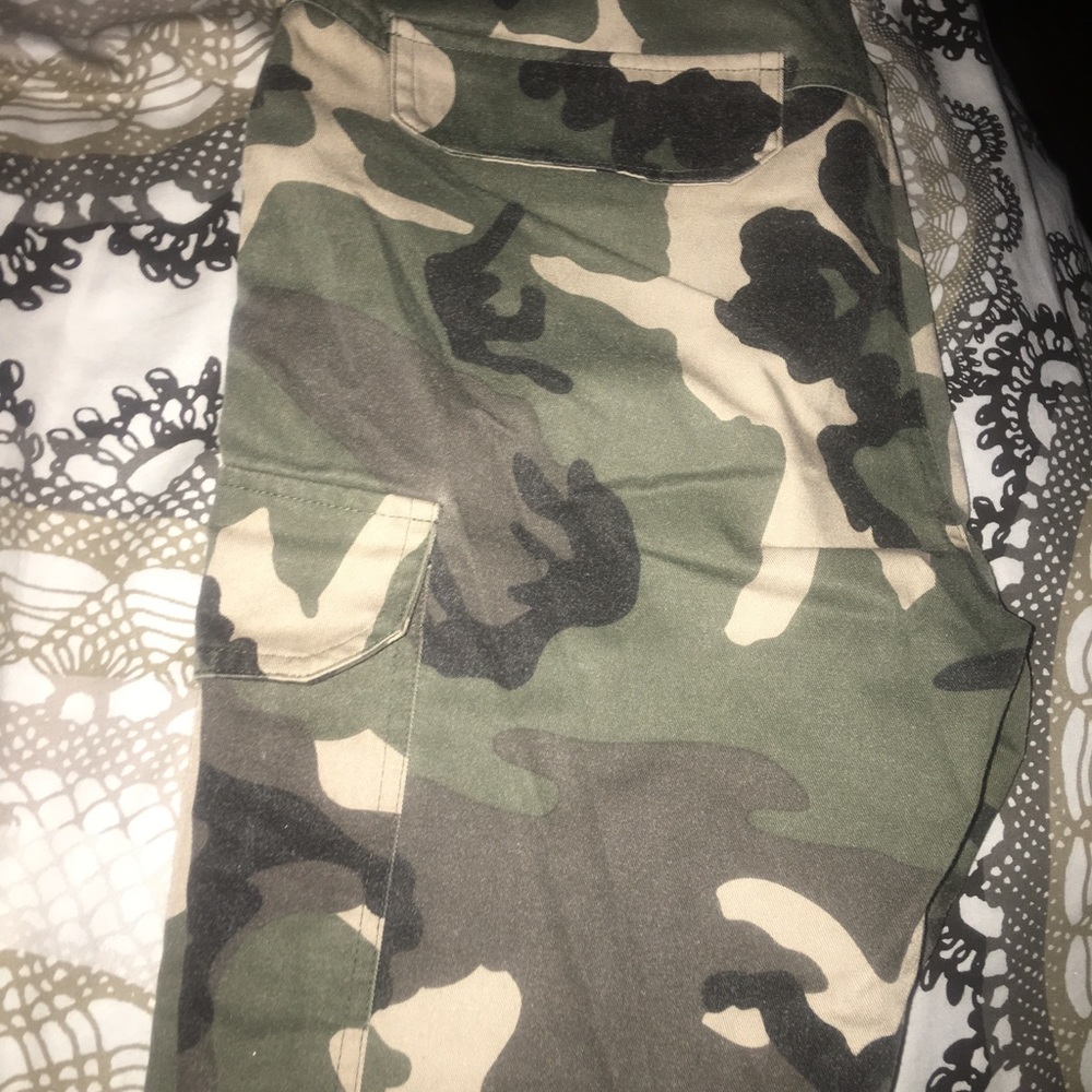 Army Capris - Picture 3 of 4